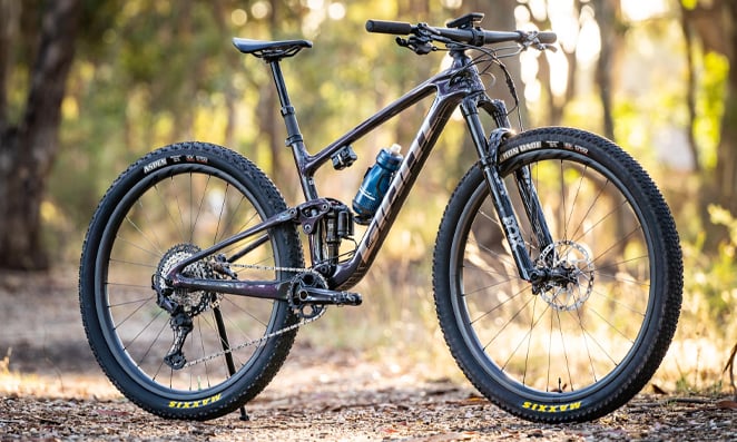 Bicicleta mountain bike full suspension