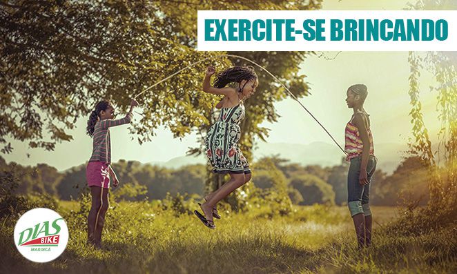 Meninas pulando corda