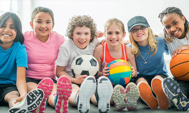 Crianças em diferentes tipos de esporte