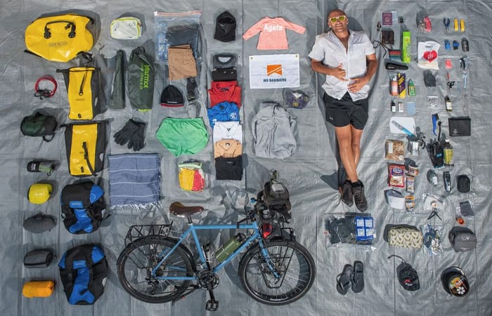 imagem com todos os equipamentos necessários para uma viagem