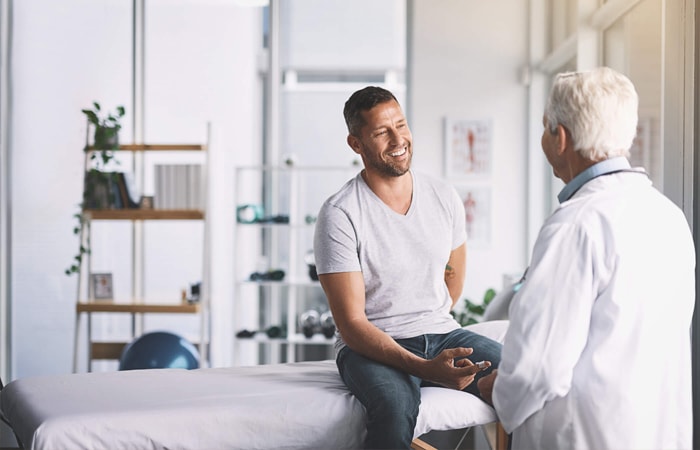 Ciclista realizando um check up antes de viajar