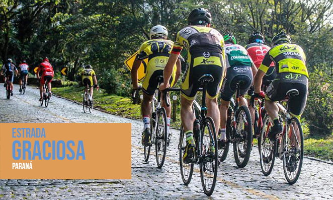 Ciclistas pedalando na Estrada Graciosa no Paraná