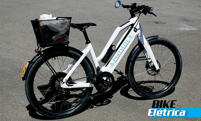 Bicicleta elétrica branca