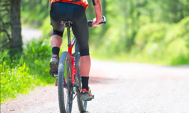 Ciclista com selim confortável