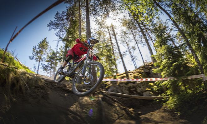 02 Foto Ciclista de downhill