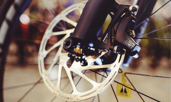 Destaque no disco de freio da bicicleta