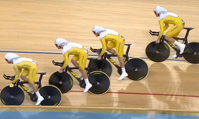 04 Equipe de ciclistas na pista