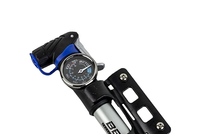 imagem de uma bomba com manômetro