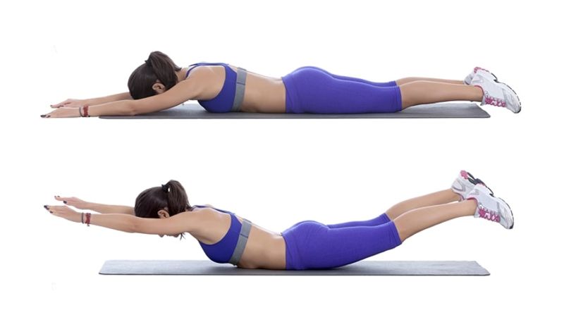 03 2 core superman mulher praticando exercício superman